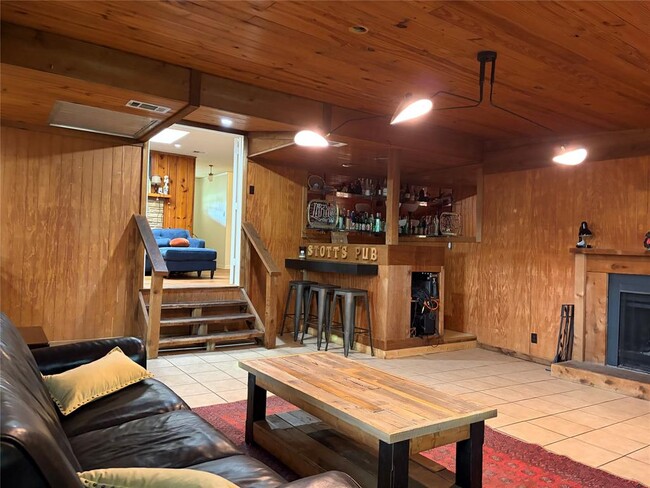 Building Photo - 1003 W Bluebonnet Dr