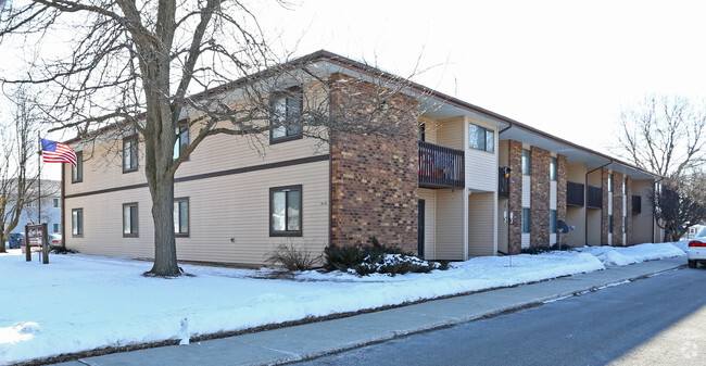 Building Photo - Crystal Springs Apartments