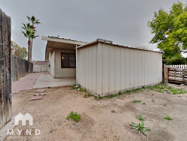 Building Photo - 1515 E Orange St