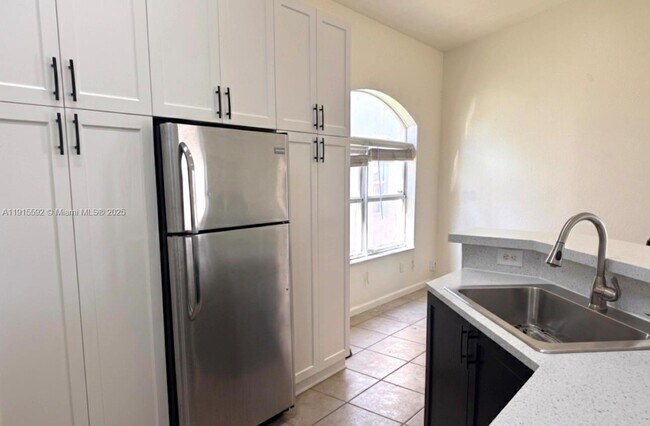 Building Photo - 3725 NE 23rd Ct