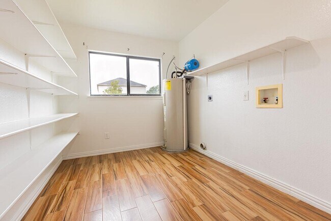 Building Photo - 219 Cottontail Dr