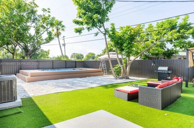 Building Photo - 1200 NW 18th Ct