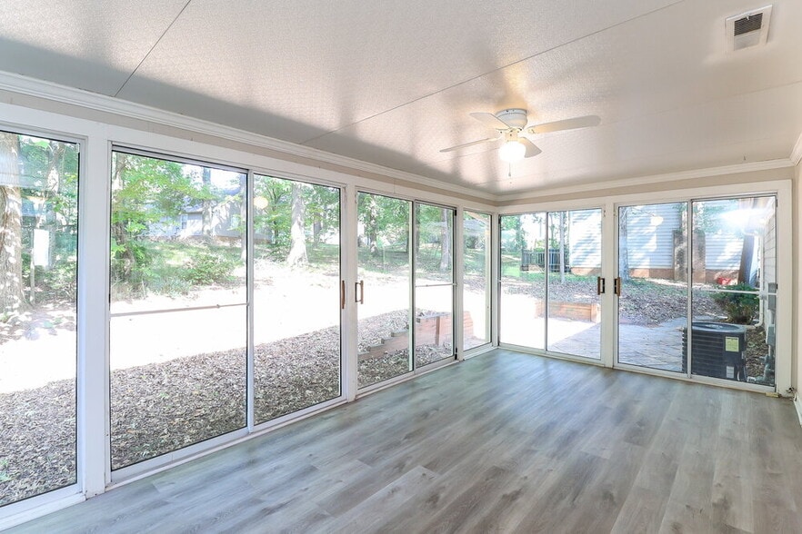 Building Photo - 8433 Woodford Bridge Dr