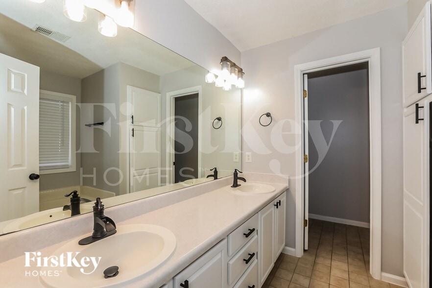 Building Photo - 723 Ridgetop Rd