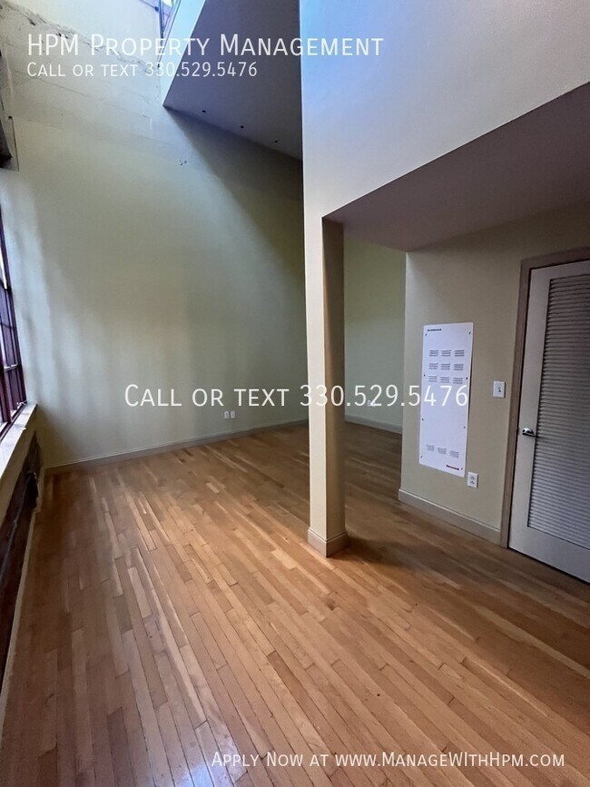 Building Photo - 2404 Prospect Ave E