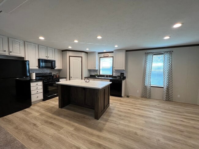 Building Photo - 5144 Chantelle Dr