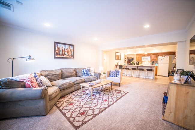 Building Photo - 4000 Oak St