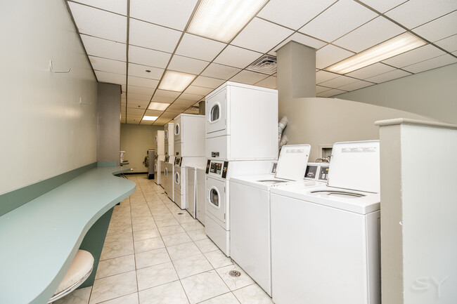 Building Photo - 70 W Huron St