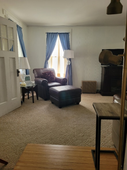 Building Photo - 58 W 6th St