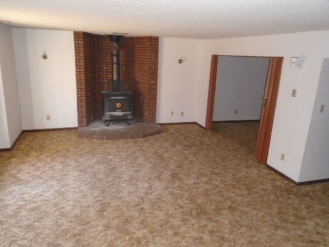 Building Photo - 706 Ridgewood Dr