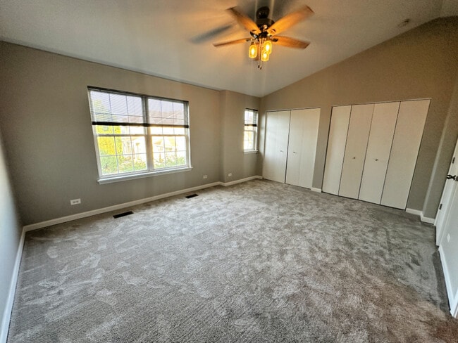 Building Photo - 924 Clover Ln