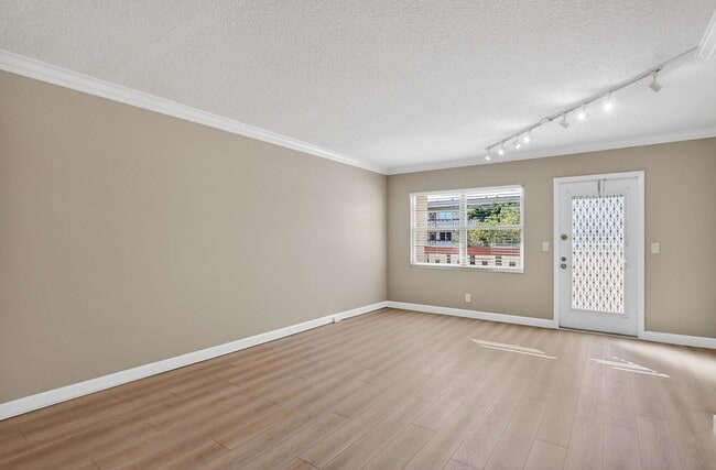 Building Photo - 277 Brighton Dr