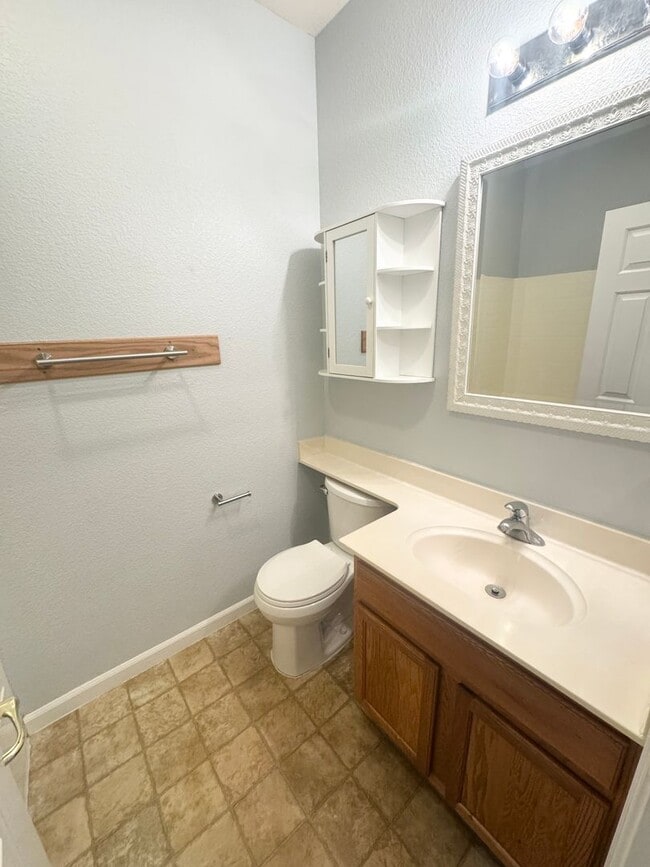 Building Photo - THREE BEDROOM TWO BATH SINGLE STORY HOME SEE VIDEO