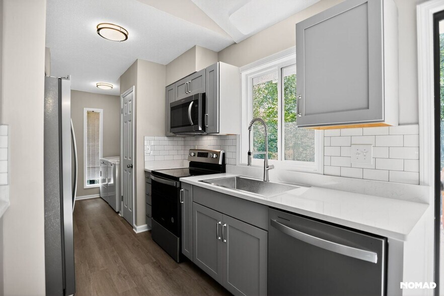 Building Photo - 10 New Bern Dr