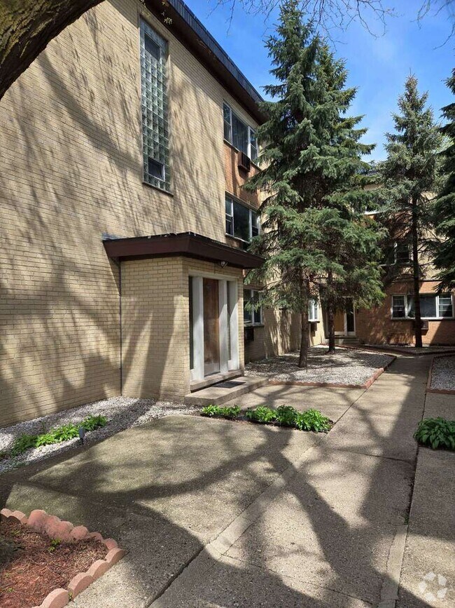 Building Photo - 1714 W Touhy Ave