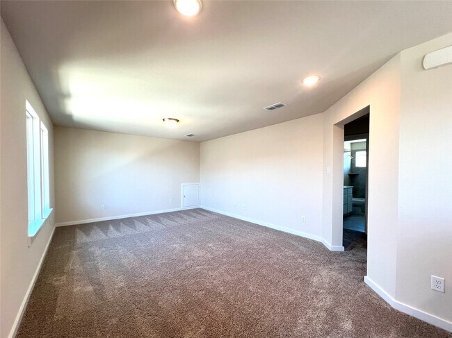 Building Photo - 7238 Clearwater Cv Dr