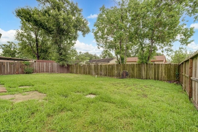 Building Photo - 14618 Flair Dr