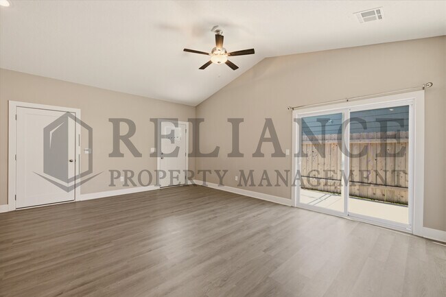 Building Photo - 2755 S Greenleaf St
