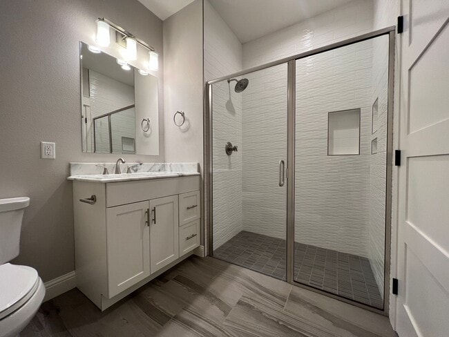 Building Photo - Beautiful, Custom home in the heart of Jacksonville | Available Now