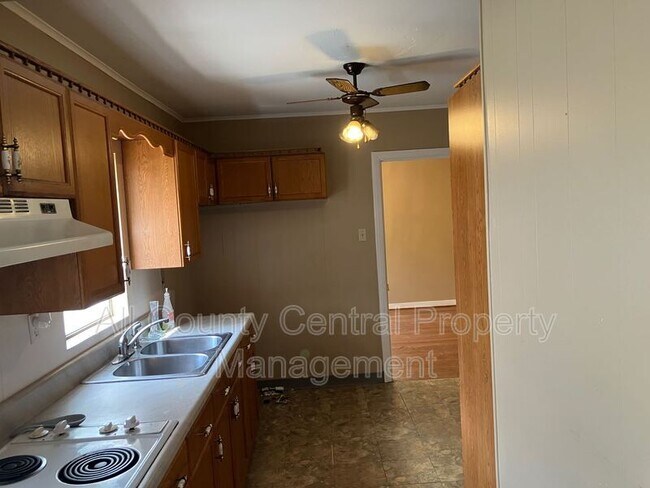 Building Photo - 520 Belcher Dr