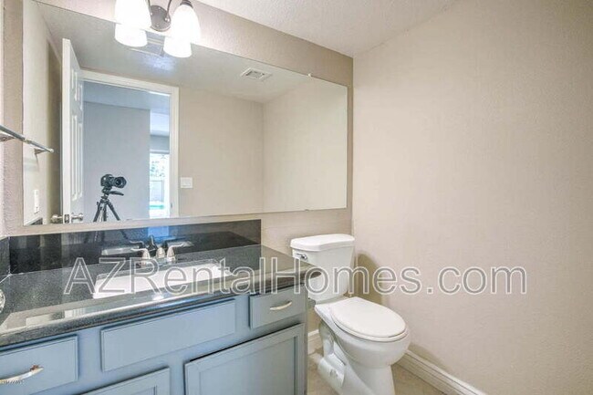 Building Photo - 1033 W Madero Ave