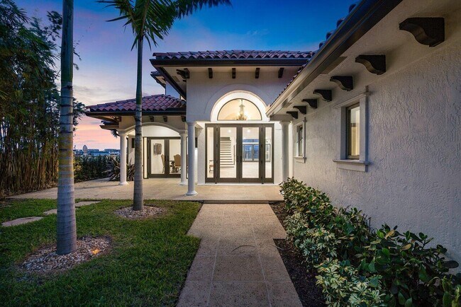 Building Photo - 1 1st Ave S