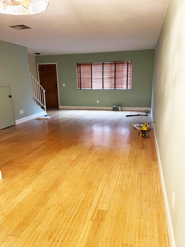 Living Room - 3347 Montrose Ave