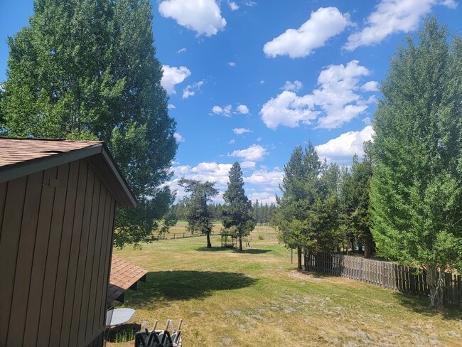 Peaceful and beautiful, adjacent to Quail Run Golf Course driving range. - 16693 Sprague Loop