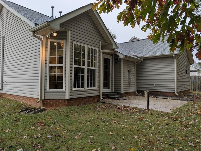 Building Photo - Beautiful ranch Style home located in the ...