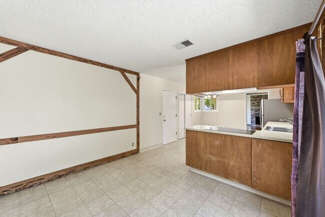 Building Photo - 5880 Taormino Ave