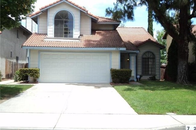 Building Photo - LIVE THE DREAM IN A PRIVATE HOA COMMUNITY ...