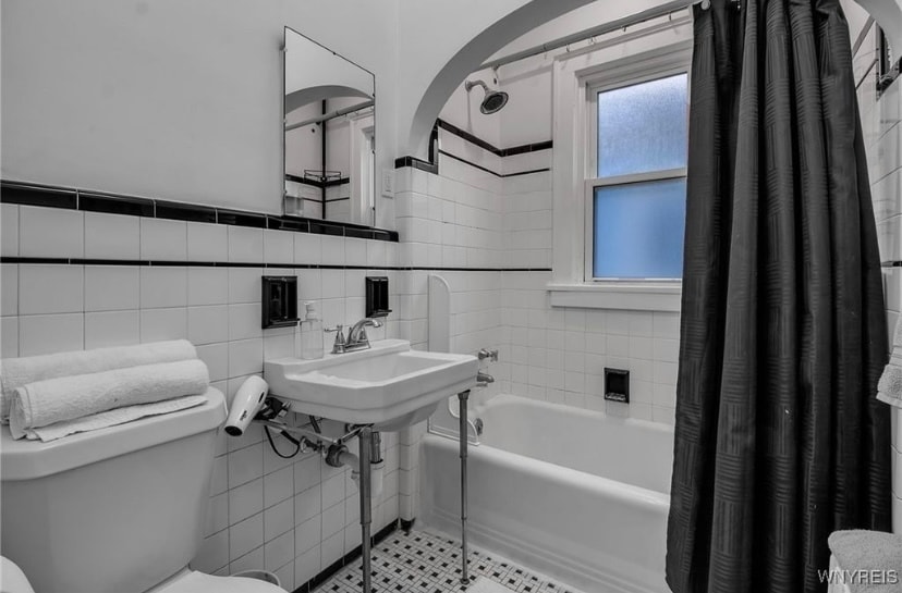 Building Photo - 417 W Delavan Ave