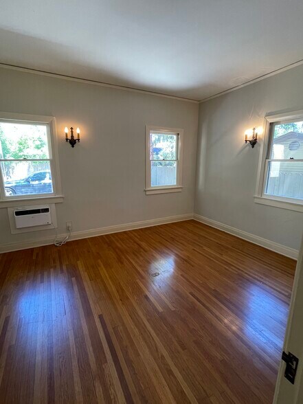 Building Photo - 1540 N Lake Ave