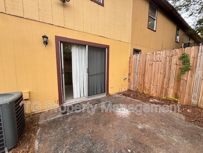 Building Photo - 11647 Fort Caroline Lakes Dr