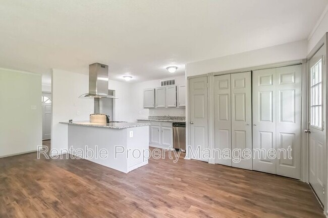 Building Photo - 14634 Dartwood Dr