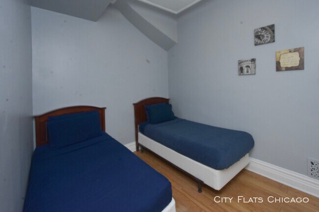 Building Photo - 950 W Addison St