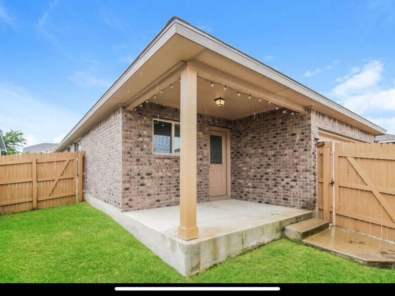 Building Photo - 1413 Blake St