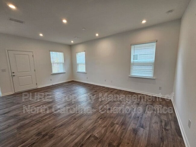 Building Photo - 14036 Penbury Ln