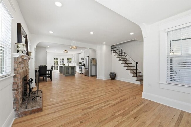 Building Photo - 1004 W Charter St