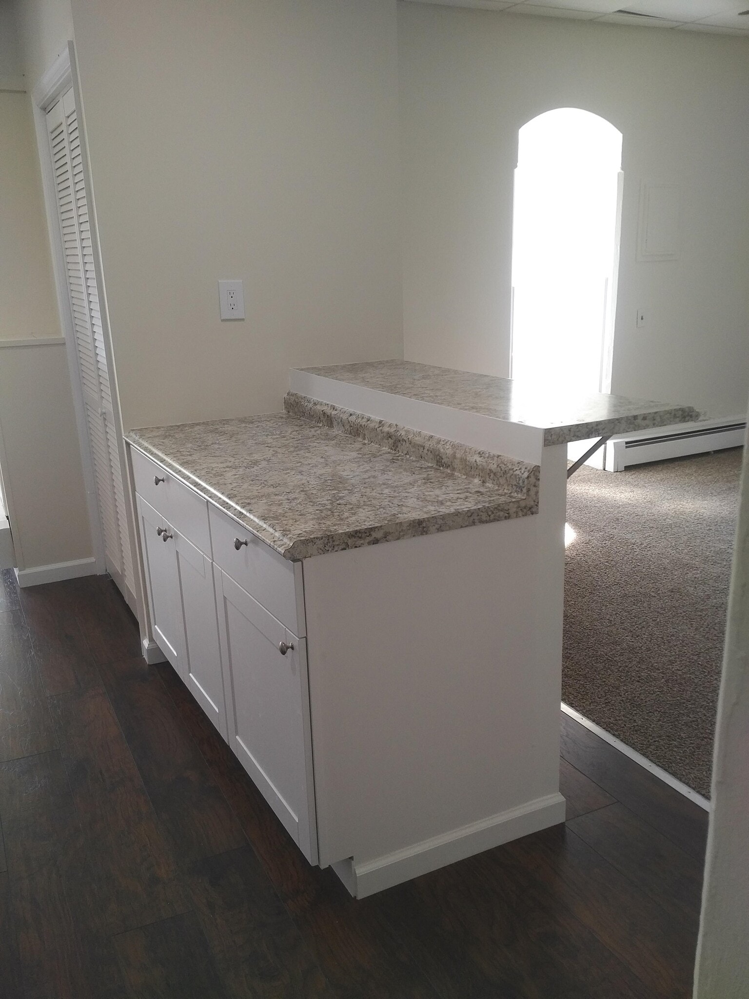Kitchen Island/counter - 61 E Oakland Ave