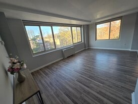 Building Photo - 4000 Tunlaw Rd NW