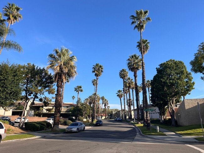 Building Photo - Canyon Crest 3bd/2.5ba Townhouse