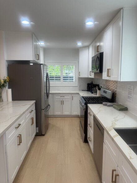 Building Photo - 2054 Fremont Ave