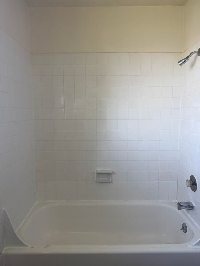 Building Photo - Great Duplex!