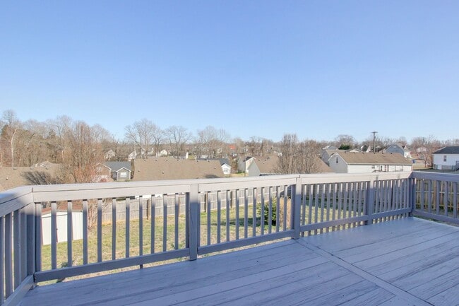 Building Photo - 3 bed 2 bath in the heart of St. B.  Fresh Paint.  Clean and Ready for You.