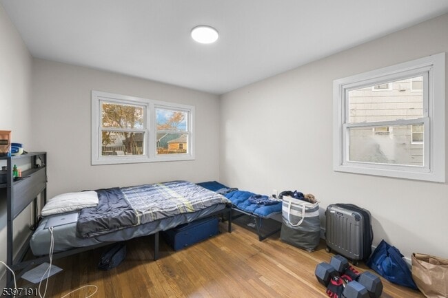 Building Photo - 22 Crescent Ct