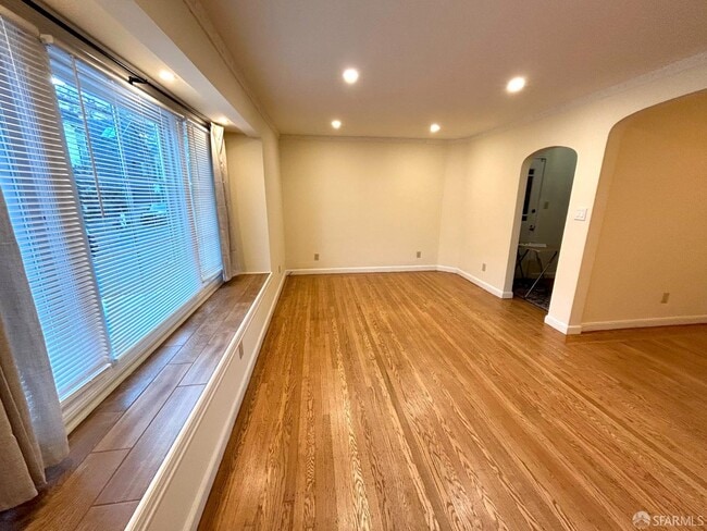 Building Photo - 106 Caselli Ave