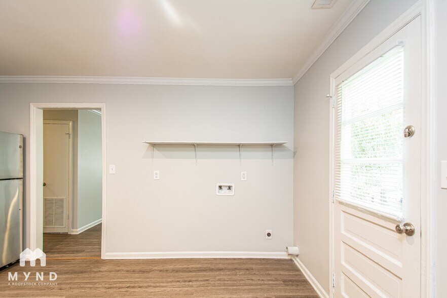 Building Photo - 2301 Charles St