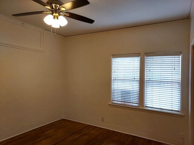 Building Photo - South Mission Hills/Midtown 2 Bed/2 with Views!