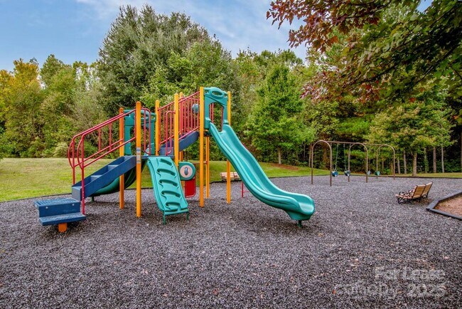 Building Photo - 9366 Greenheather Dr